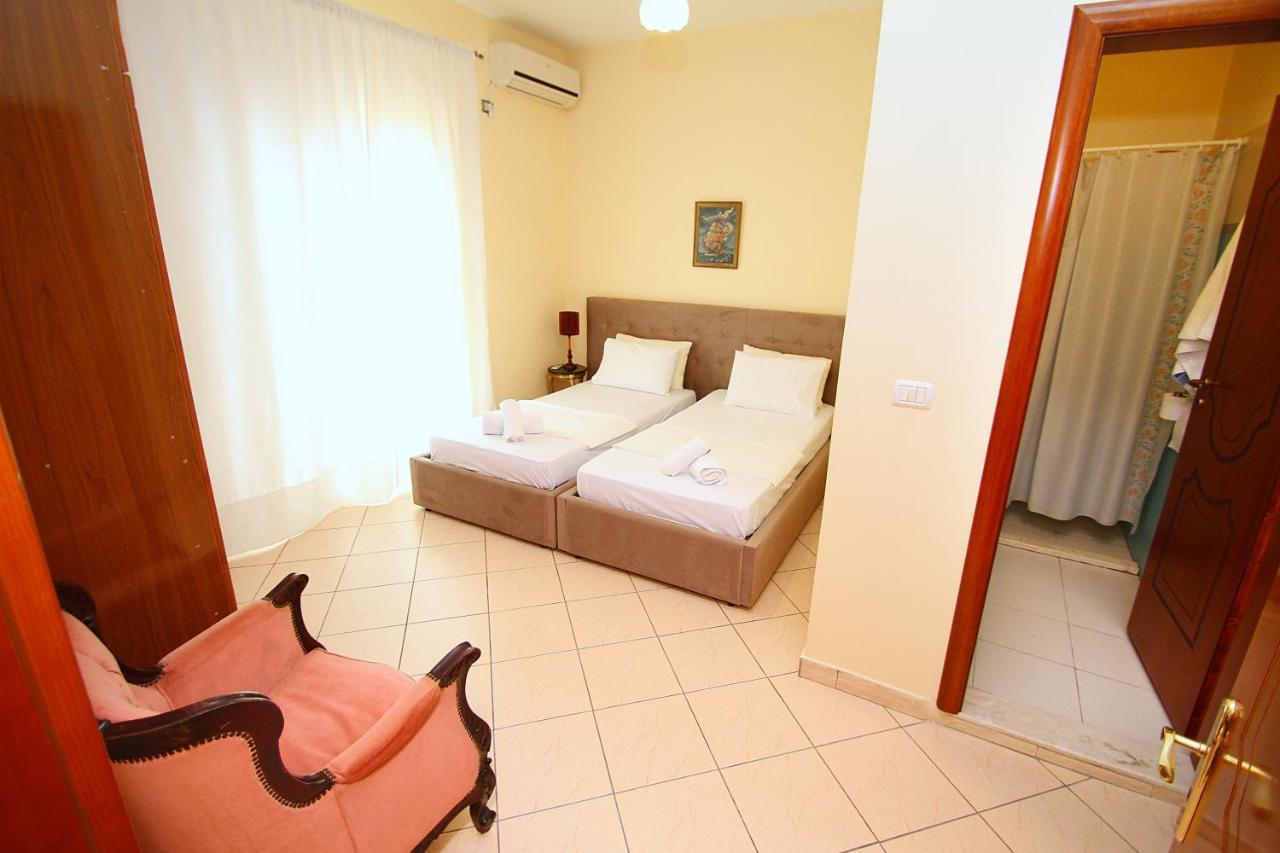 Apartments Athina Orikum Eksteriør billede